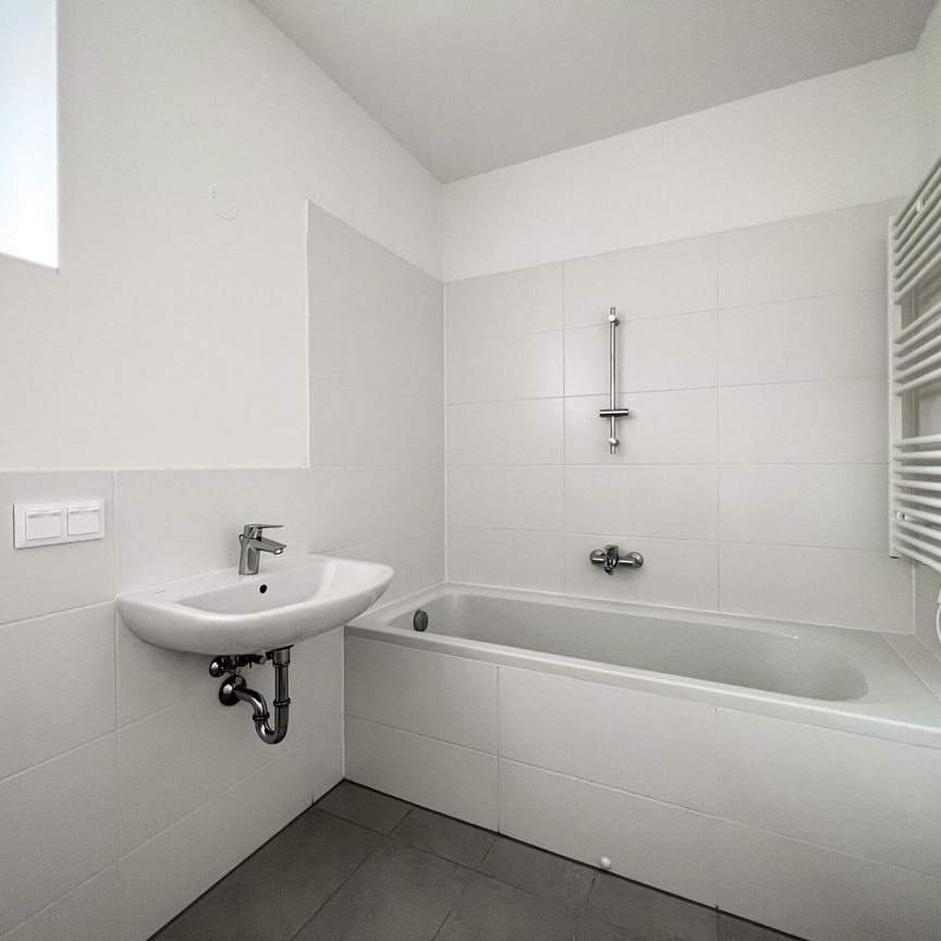 Dein Gartenparadies im Erdgeschoss: Geräumige 2-Zimmerwohnung mit schöner Grünfläche im Wildgarten - Foto 1