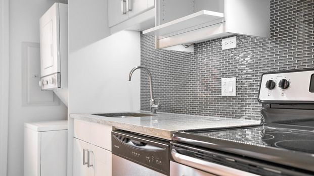 Furnished 1 Bed, 1 Bath - Photo 1