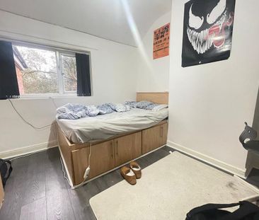 8 bedroom semi-detached house to rent - Photo 4