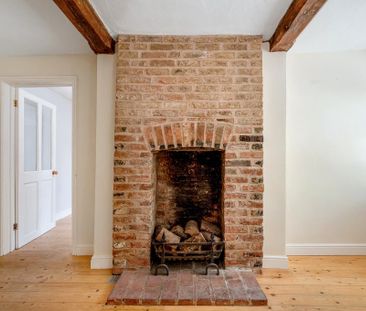 2 bedroom character property to rent - Photo 5