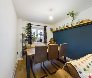 6 Newnes Gardens, Shrewsbury, SY4 3BQ - Photo 2