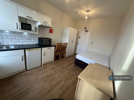 1 bedroom in a house share to rent - Photo 5