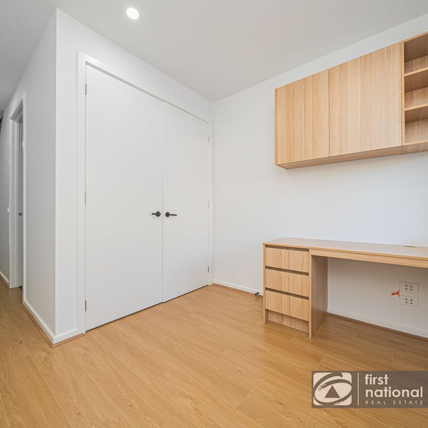 Cozy Single Room with Own Ensuite Bathroom in Brand New Share House - Walking Distance to Deakin Uni - Photo 1