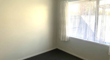 Minutes Walk to University - Photo 3