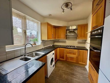 2 bedroom maisonette to rent - Photo 5