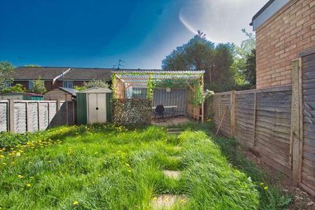 Trenchard Close, Stanmore, HA7 - Photo 3