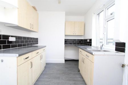 2 bedroom semi-detached house to rent - Photo 3