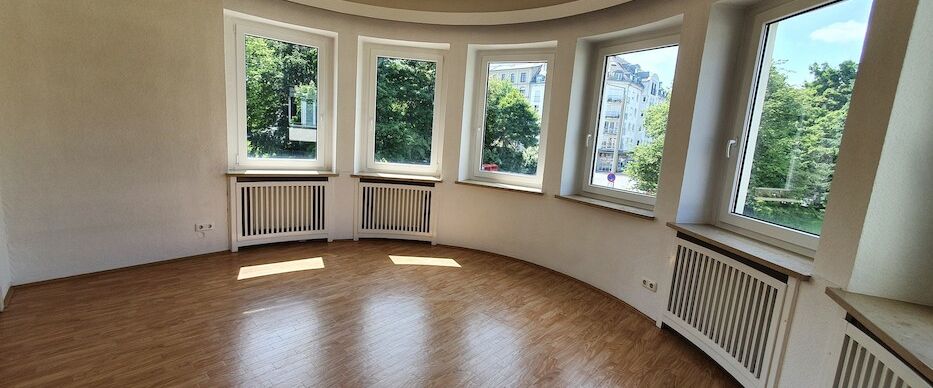 Preißelpöhl- Großzügige, helle 2-3 Zimmerwohnung im 1. OG mit Balkon und Garage - Foto 1