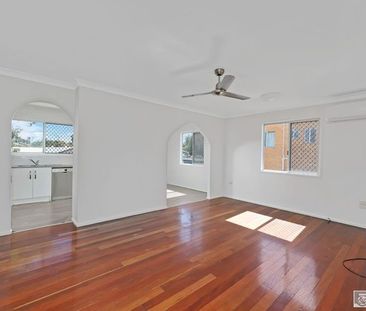 NORMAN GARDENS - 3 BEDROOM HOME - FULLY AIR CONDITIONED - Photo 3