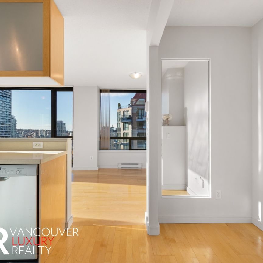 Condo in Downtown Vancouver, BC - Photo 1