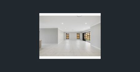 Spacious Five-Bedroom Family Home with Multiple Living Areas - Photo 5