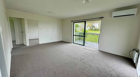 Rural, private but convenient - Photo 3