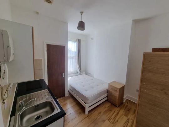Studio Flat, Parkhurst Road, N22 - Photo 1