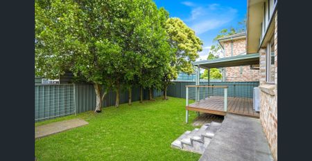 BEAUTIFUL 3 BEDROOM TOWNHOUSE - Photo 3