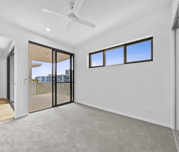 Stunning Apartment Only a Stones Throw to Everything! - Photo 3