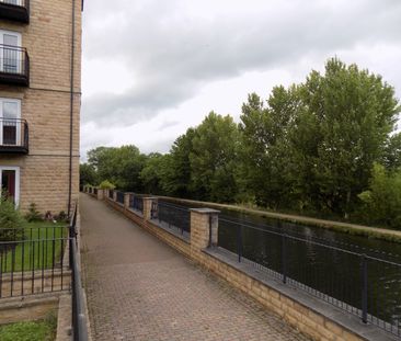 Waterside Court - Photo 2