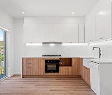 Immaculate Family Home - Freshly Renovated In Prime Location with W... - Photo 5