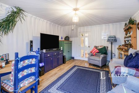 2 bedroom terraced to rent Manor Crescent, Manor Park, Epsom, KT19 - Photo 2