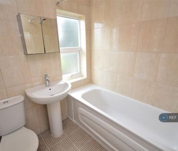 4 bedroom end of terrace house to rent - Photo 5