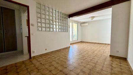 LA PENNE SUR HUVEAUNE, APPARTEMENT DE TYPE 3 AVEC EXTERIEUR ET PARKING - Photo 4