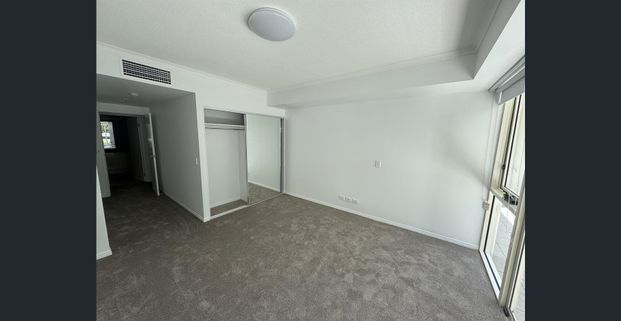 Beautiful 1 Bedroom Apartment in "Liberty" - Photo 1