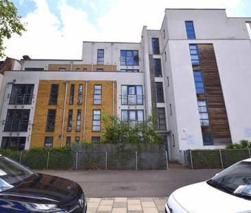 Romford Road, London, E15 - Photo 1