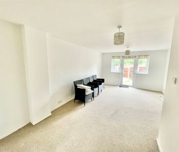 2 bed terraced house to rent in Windsor Road, Wraysbury, TW19 - Photo 1