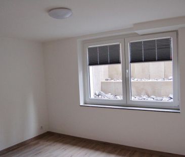 SOUTERRAINWOHNUNG 2,5 RAUM MIT SEPARATEM EINGANG U. EINBAUKÜCHE, - Photo 1