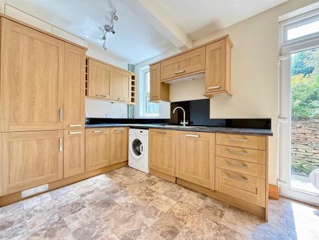 3 bedroom semi-detached house to rent - Photo 5