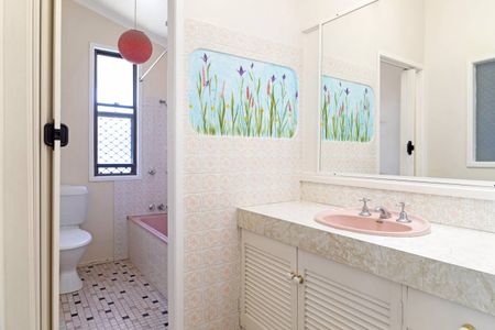 Gorgeous Newtown Cottage - Photo 3