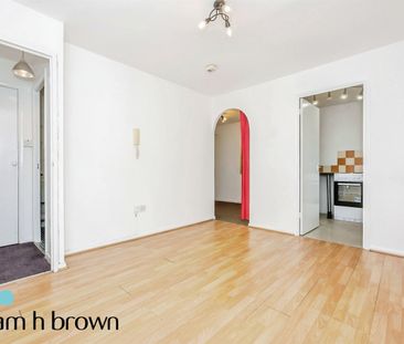 Lewes Close, Essex, Grays - Photo 1