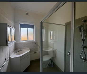 2 Bedroom House - Photo 3