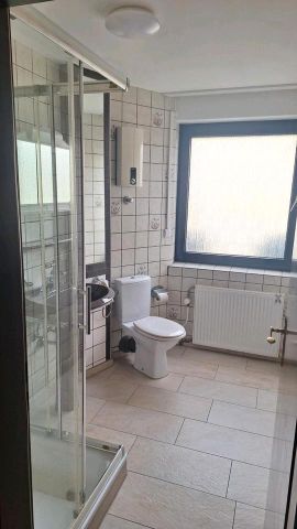 Schöne gepflegte, helle 2-Zimmer-Wohnung 1.OG mit Balkon in - Photo 2