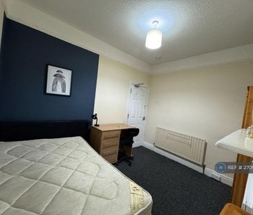 1 bedroom in a house share to rent - Photo 1