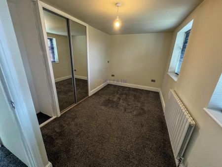4 bedroom semi-detached house to rent - Photo 2