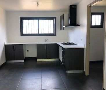 Location Maison 4 pièces 119m² STE SUZANNE 97441 - Photo 2