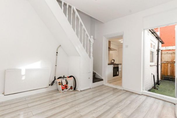 2 bedroom terraced house to rent - Photo 1