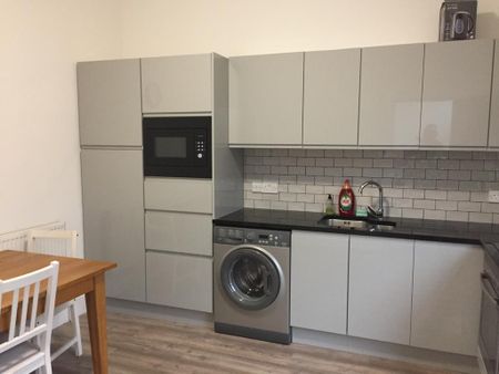 1 bedroom in a house share to rent - Photo 2