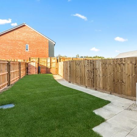 3 bedroom semi-detached house to rent - Photo 4