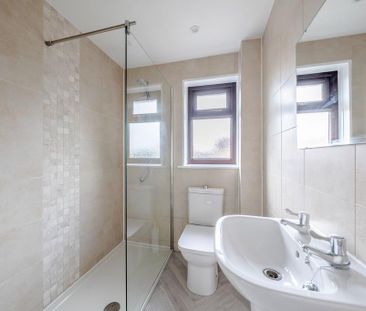 2 bedroom end of terrace house to rent - Photo 2