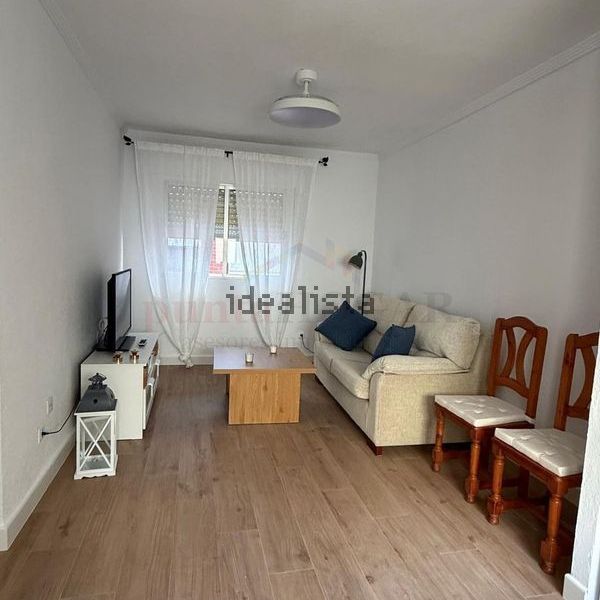 Alquiler de piso en Calle Fragata - Photo 1