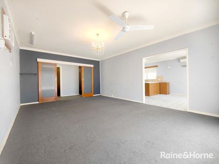 Spacious Family Home in Murray Bridge - Photo 2