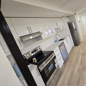 4 1/2 rénové à louer - Ahuntsic - 5 Électros - Photo 2