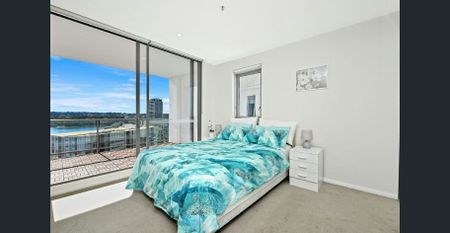 Stunning North Facing One Bedroom Apartment with Water Views - Leve 12 - Photo 3