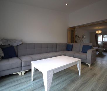 3 bedroom terraced house to rent - Photo 3