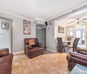 4 bedroom terraced house to rent - Photo 3