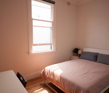 Petersham - Photo 1