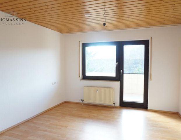 Schöne 3,5-Zimmer Wohnung mit Stellplatz und Blick auf die Weibertreu - Foto 1