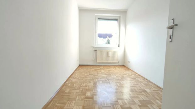 NEU - MODERNE, HELLE 4-ZIMMER LOGGIA-HAUPTMIET IM NIBELUNGENVIERTEL - Foto 1