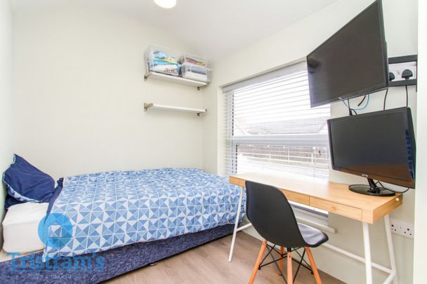 3 bed Apartment for Rent - Photo 1